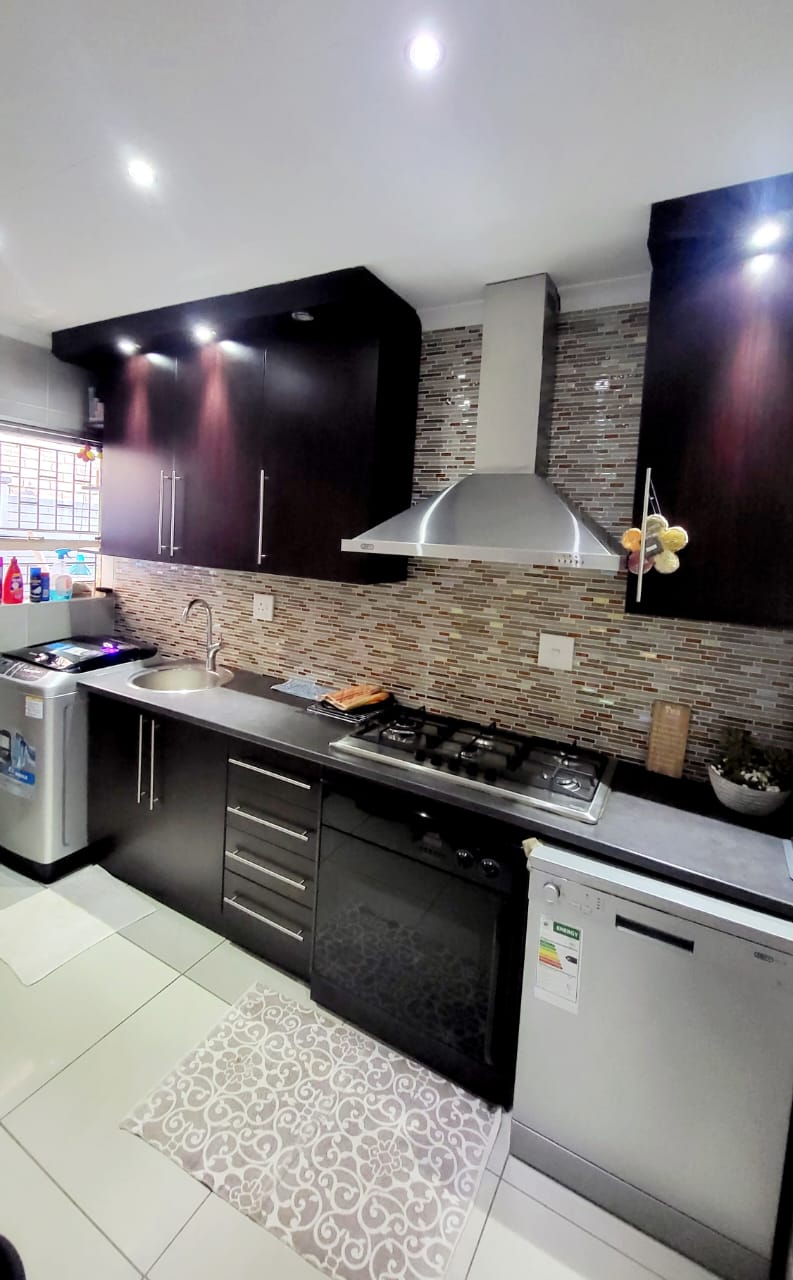 4 Bedroom Property for Sale in Manzil Park North West